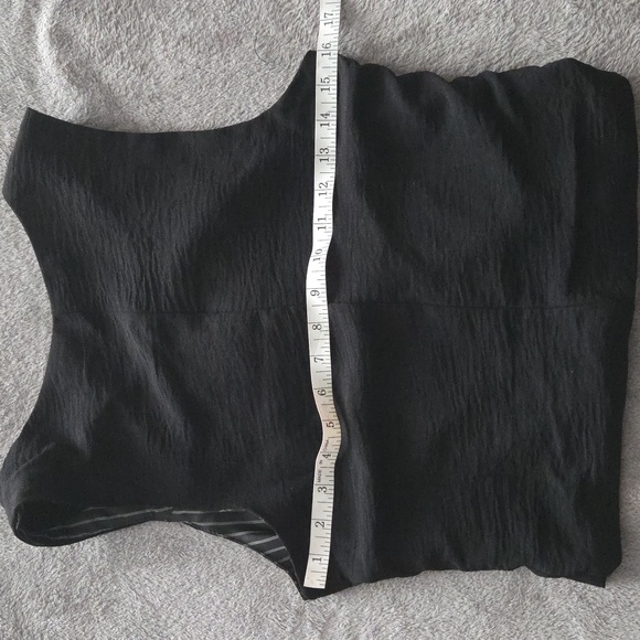 Monteau Black Vest - Picture 4 of 4